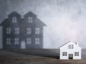 Hurricane Shutters for Mobile Homes: Essential Protection Against Storms
