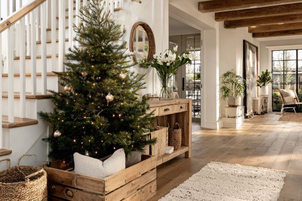 how to decorate with farmhouse furniture