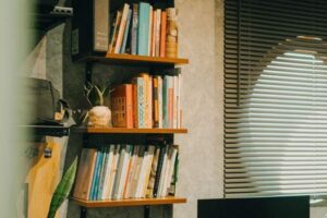 How to Choose a Bookshelf for a Home Office